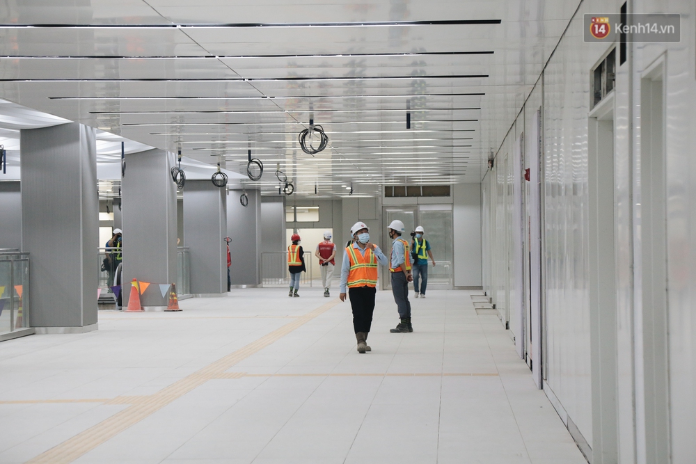 Cận cảnh nhà ga ngầm thứ 2 của Metro: Kiến trúc hiện đại, lượn sóng nhè nhẹ như sông Sài Gòn - Ảnh 5.