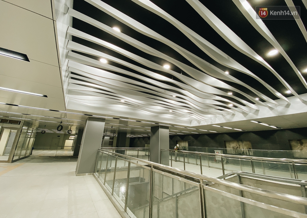 Cận cảnh nhà ga ngầm thứ 2 của Metro: Kiến trúc hiện đại, lượn sóng nhè nhẹ như sông Sài Gòn - Ảnh 3.