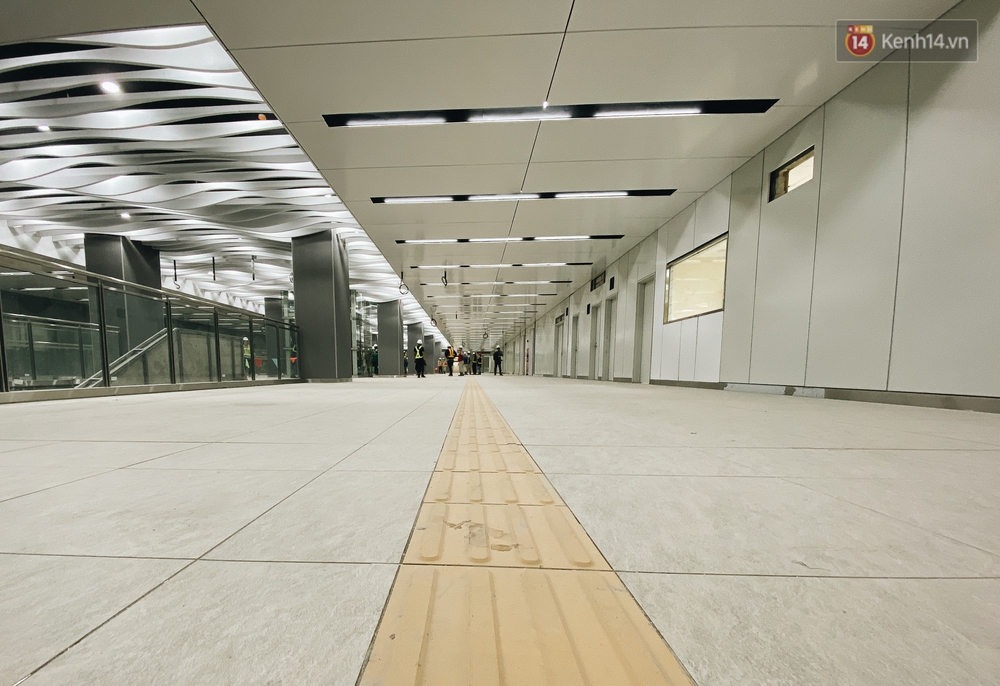 Cận cảnh nhà ga ngầm thứ 2 của Metro: Kiến trúc hiện đại, lượn sóng nhè nhẹ như sông Sài Gòn - Ảnh 10.