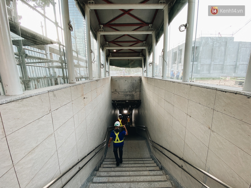 Cận cảnh nhà ga ngầm thứ 2 của Metro: Kiến trúc hiện đại, lượn sóng nhè nhẹ như sông Sài Gòn - Ảnh 12.