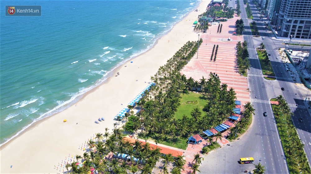 Ảnh: Bãi biển, khu vui chơi ở Đà Nẵng vắng bóng người trong ngày đầu siết chặt các biện pháp phòng, chống Covid-19 - Ảnh 10. Ảnh: Bãi biển, khu vui chơi ở Đà Nẵng vắng bóng người trong ngày đầu siết chặt các biện pháp phòng, chống Covid-19 - Ảnh 10.