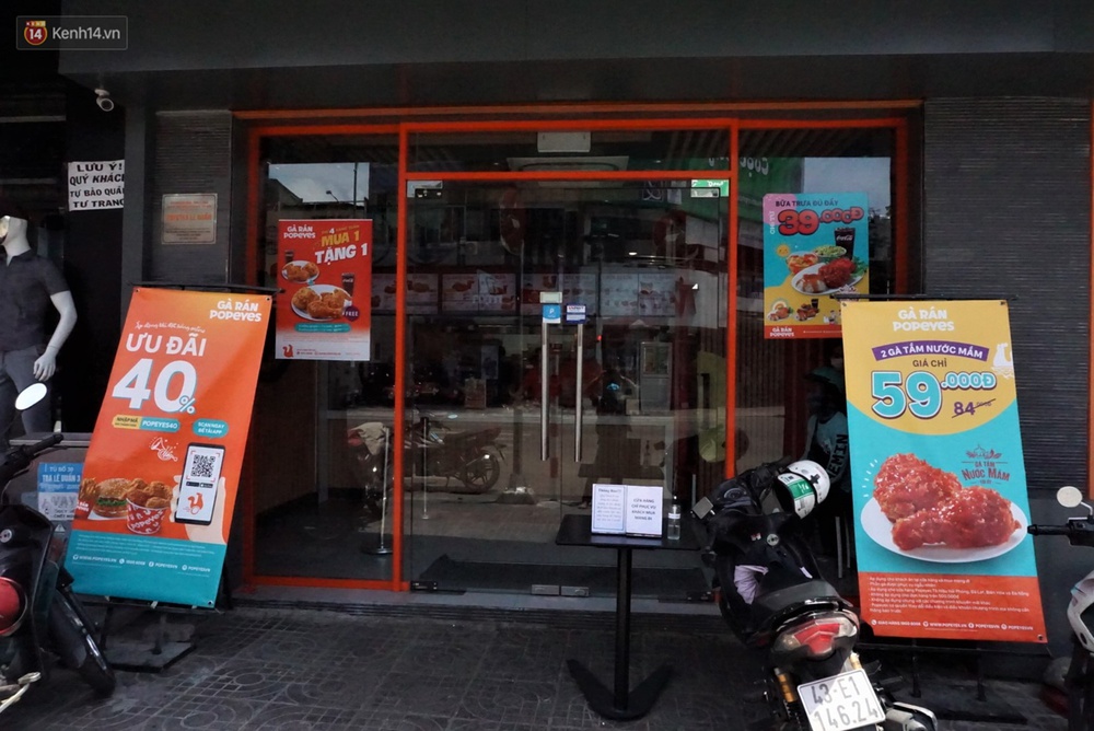 Chưa đến giờ G, nhiều hàng quán ở Đà Nẵng đã chủ động đóng cửa sớm để phòng dịch Covid-19 - Ảnh 2.