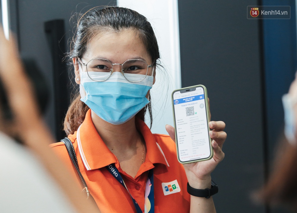 Cận cảnh 500 nhân viên khởi đầu cho chiến dịch tiêm chủng vaccine Covid-19 lớn nhất lịch sử tại TP.HCM - Ảnh 10.