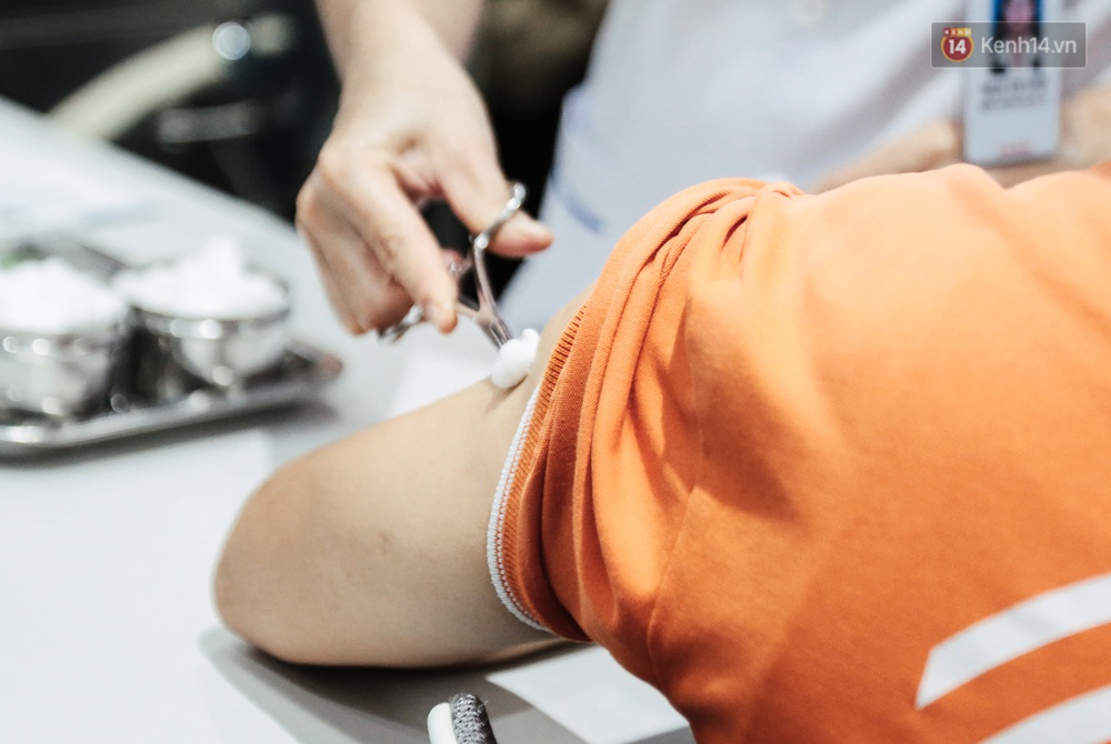 Cận cảnh 500 nhân viên khởi đầu cho chiến dịch tiêm chủng vaccine Covid-19 lớn nhất lịch sử tại TP.HCM - Ảnh 13.