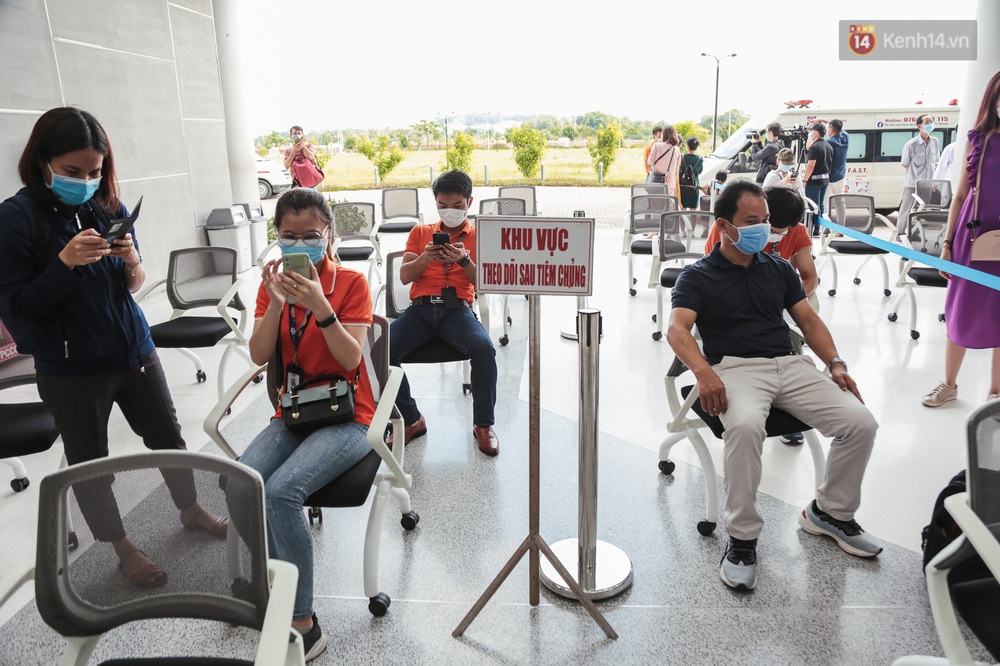 Cận cảnh 500 nhân viên khởi đầu cho chiến dịch tiêm chủng vaccine Covid-19 lớn nhất lịch sử tại TP.HCM - Ảnh 15.