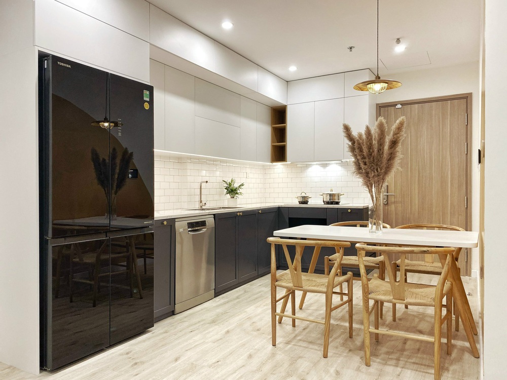 Cạn tiền sau khi mua nhà, vợ chồng trẻ chỉ chi 210 triệu làm nội thất nhưng thành quả miễn chê, ai nhìn cũng khen hợp lý - Ảnh 4.