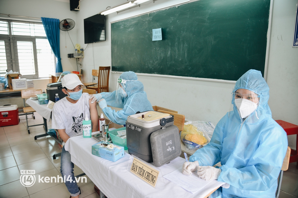 Thần tốc tiêm vaccine đại trà cho người dân ở TP.HCM  - Ảnh 11.