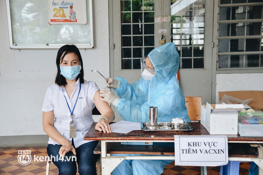 Thần tốc tiêm vaccine đại trà cho người dân ở TP.HCM  - Ảnh 7.