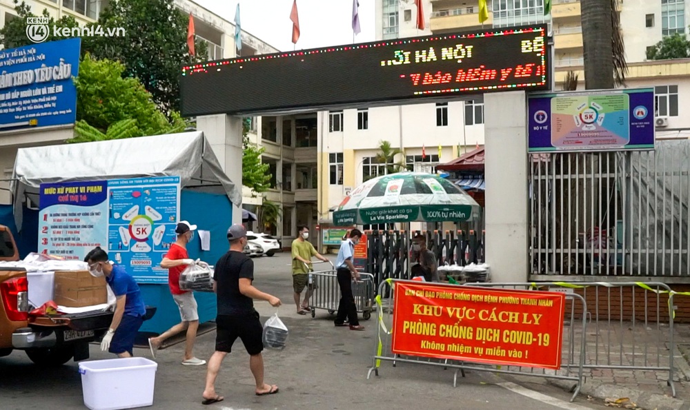 Ảnh: Ấm lòng với hàng trăm suất cơm 0 đồng tiếp sức cho đội ngũ y bác sỹ Bệnh viện Phổi chống dịch Covid-19 - Ảnh 12. Ảnh: Ấm lòng với hàng trăm suất cơm 0 đồng tiếp sức cho đội ngũ y bác sỹ Bệnh viện Phổi chống dịch Covid-19 - Ảnh 12.