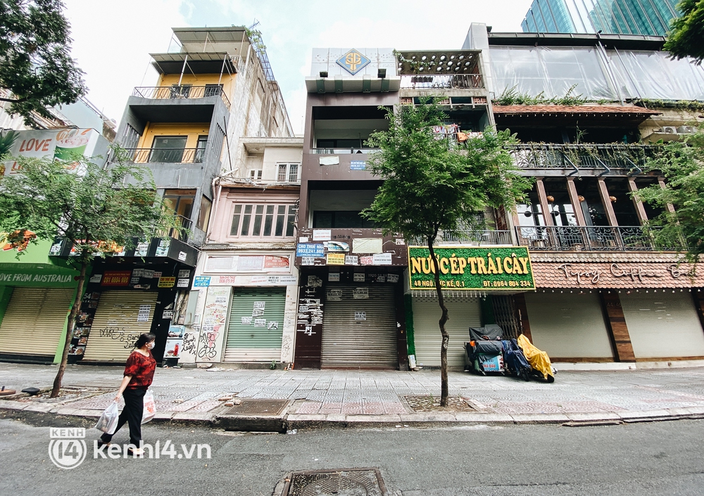 Ngày thứ hai được phép bán mang đi, hàng quán ở TP.HCM vẫn trong tình trạng ngủ đông - Ảnh 3. Ngày thứ hai được phép bán mang đi, hàng quán ở TP.HCM vẫn trong tình trạng ngủ đông - Ảnh 3.