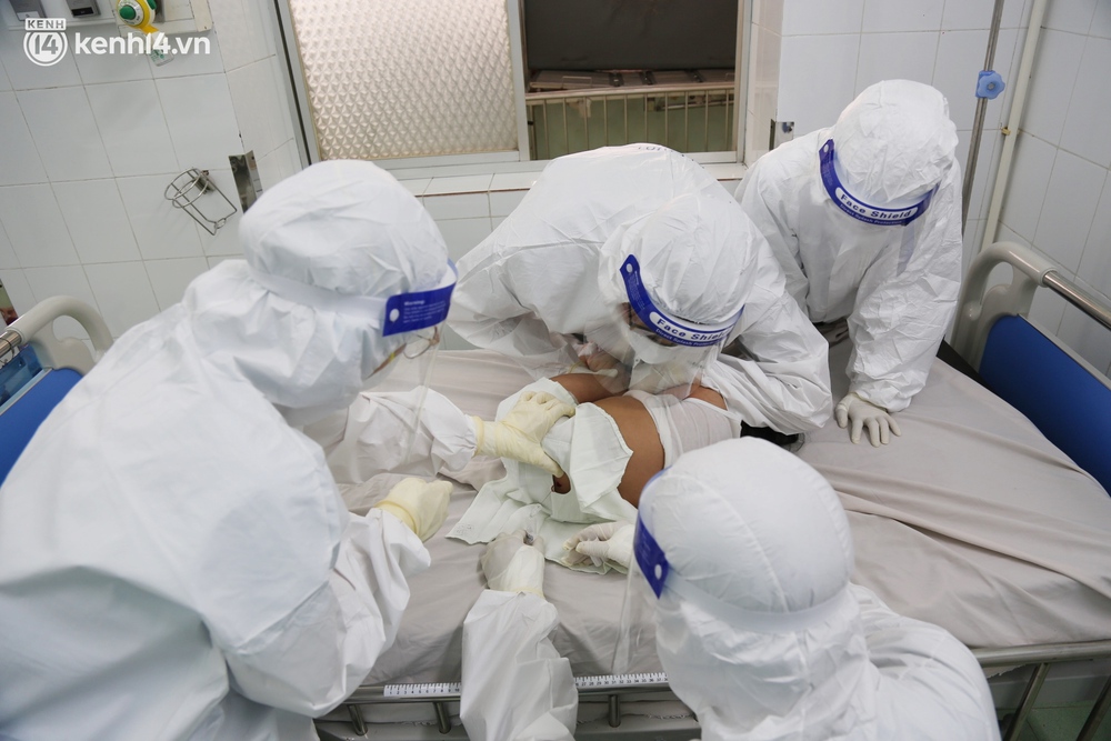 Cân não giành sự sống cho hàng trăm em bé F0 nguy kịch ở bệnh viện tuyến cuối điều trị Covid-19 - Ảnh 7.