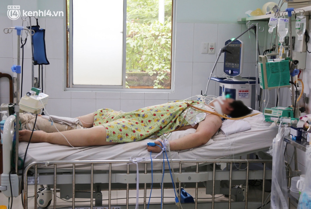 Cân não giành sự sống cho hàng trăm em bé F0 nguy kịch ở bệnh viện tuyến cuối điều trị Covid-19 - Ảnh 4.