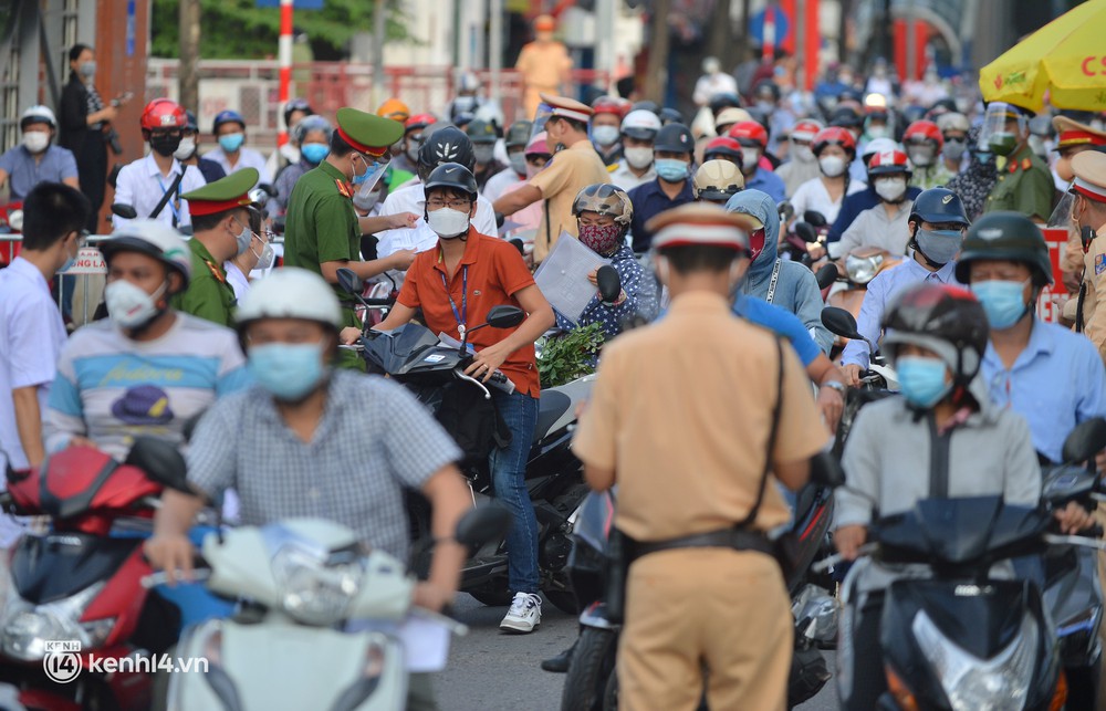 Diễn biến dịch ngày 6/9: Hà Nội thêm 38 ca COVID-19, riêng Thanh Xuân 20 trường hợp; Chủ tịch TP.HCM lên sóng livestream, đối thoại về định hướng sau 15/9 - Ảnh 2.