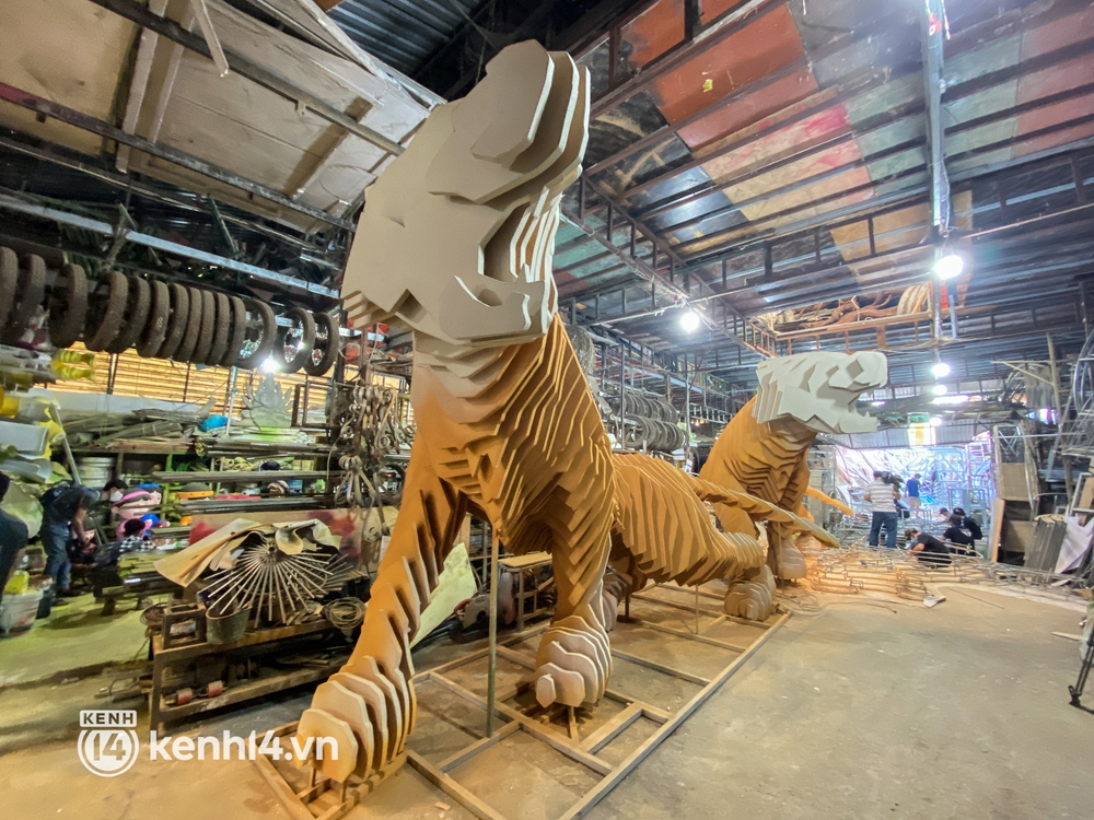 Lộ diện linh vật hổ độc nhất vô nhị tại đường hoa Nguyễn Huệ Tết Nhâm Dần 2022 - Ảnh 2.