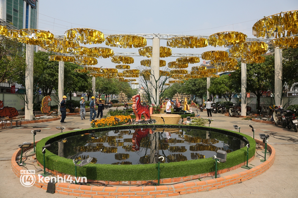 Ảnh: Cận cảnh những chú hổ đầy khí chất trên đường hoa Nguyễn Huệ Tết Nhâm Dần 2022 - Ảnh 9.