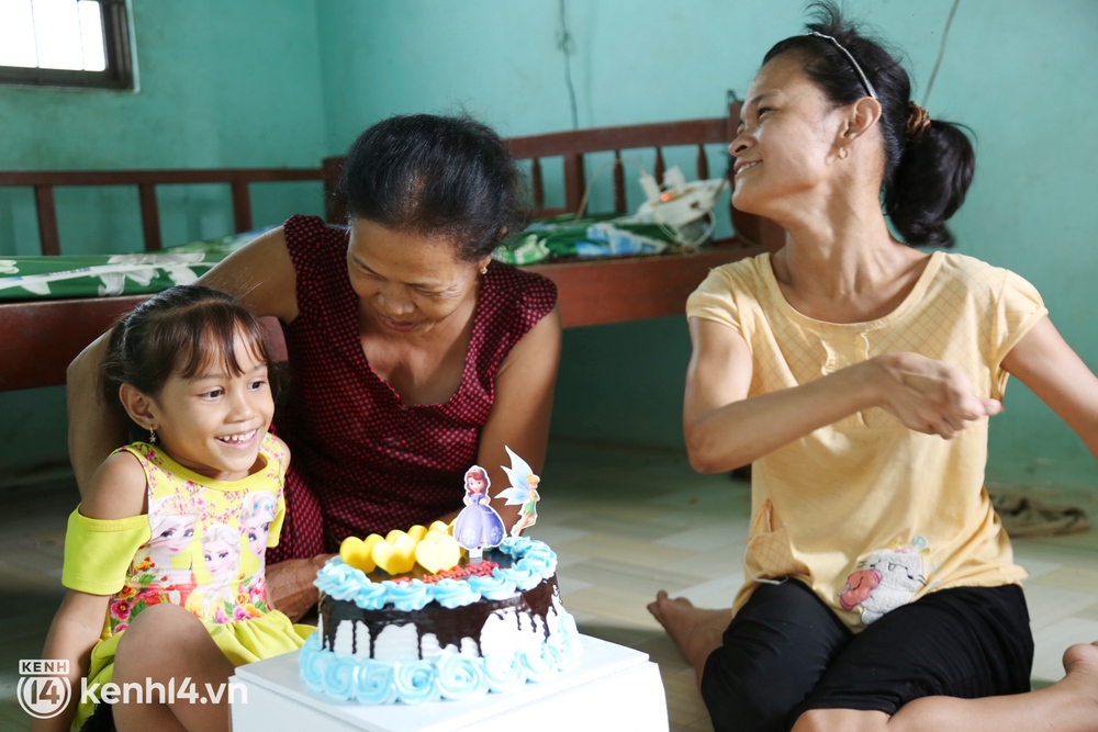 Lạ đời dì ghẻ miền Tây: 20 năm theo chồng nghèo về nuôi con gái tật nguyền, đau đớn khi con bị kẻ xấu xâm hại đến mang thai - Ảnh 18.