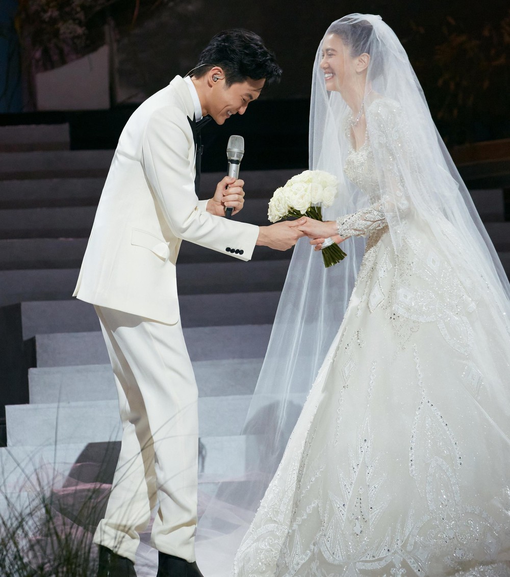 Tài tử Anh hùng xạ điêu cưới Hoa hậu Hong Kong sau 21 năm - Ảnh 2.