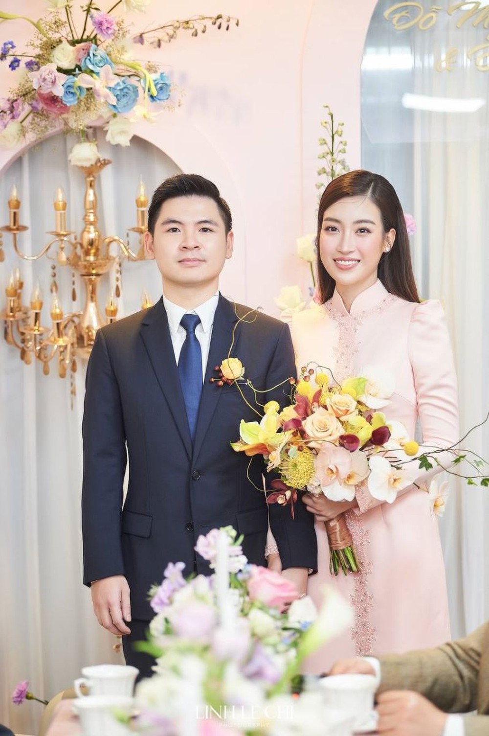 Lễ rước dâu của vợ chồng Hoa hậu Đỗ Mỹ Linh: Toàn xế hộp xịn, cô dâu - chú rể cực tình - Ảnh 4.