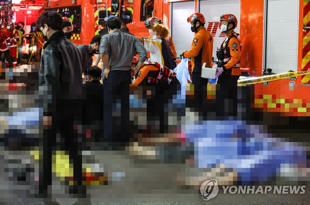 Toàn cảnh hiện trường thảm kịch giẫm đạp tại lễ hội Halloween (Hàn Quốc): 151 người thiệt mạng, nhiều người tử vong tại chỗ - Ảnh 4.