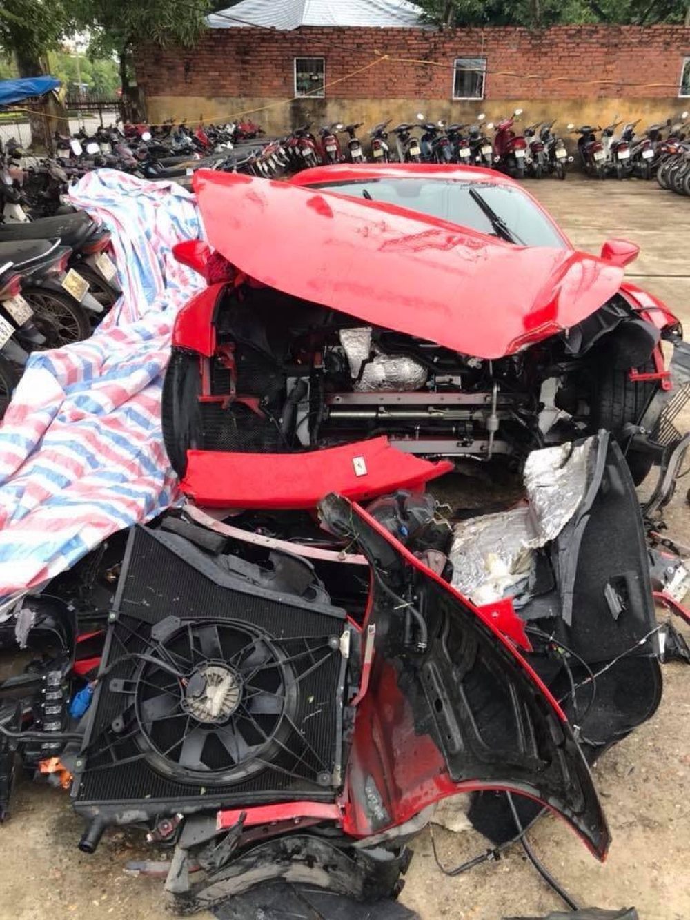Nhìn lại những vụ tai nạn siêu xe Ferrari tại Việt Nam - Ảnh 6.