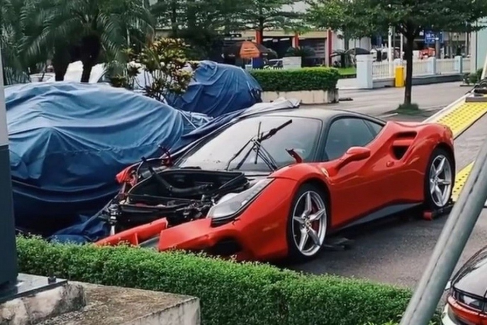 Nhìn lại những vụ tai nạn siêu xe Ferrari tại Việt Nam - Ảnh 4.