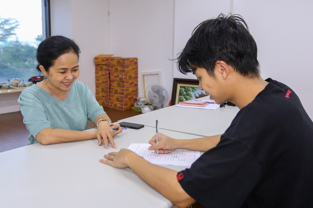 Những thầy cô không bục giảng của hơn 200 học sinh mồ côi vì Covid-19 tại Trường Hy Vọng - Ảnh 6.