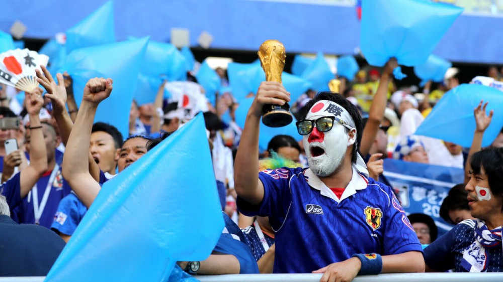 Muôn kiểu thể hiện tình yêu đội bóng của người hâm mộ tại World Cup 2022: Hài hước, cảm xúc và có 1-0-2 - Ảnh 8.