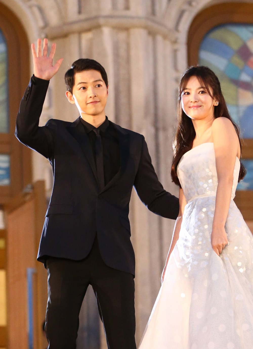  Nổi tiếng sạch scandal, Song Joong Ki lại chỉ công khai hẹn hò 2 mỹ nhân có đời tư phức tạp - Ảnh 2.