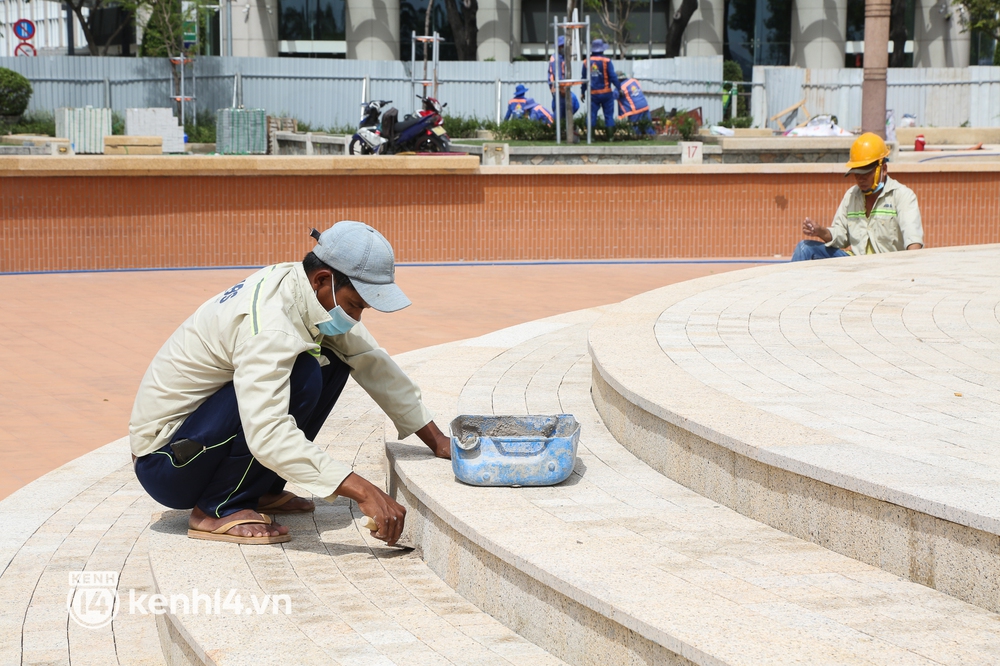 Ảnh: Khu tượng đài Trần Hưng Đạo được khoác “áo” mới hiện đại bên sông Sài Gòn - Ảnh 14.
