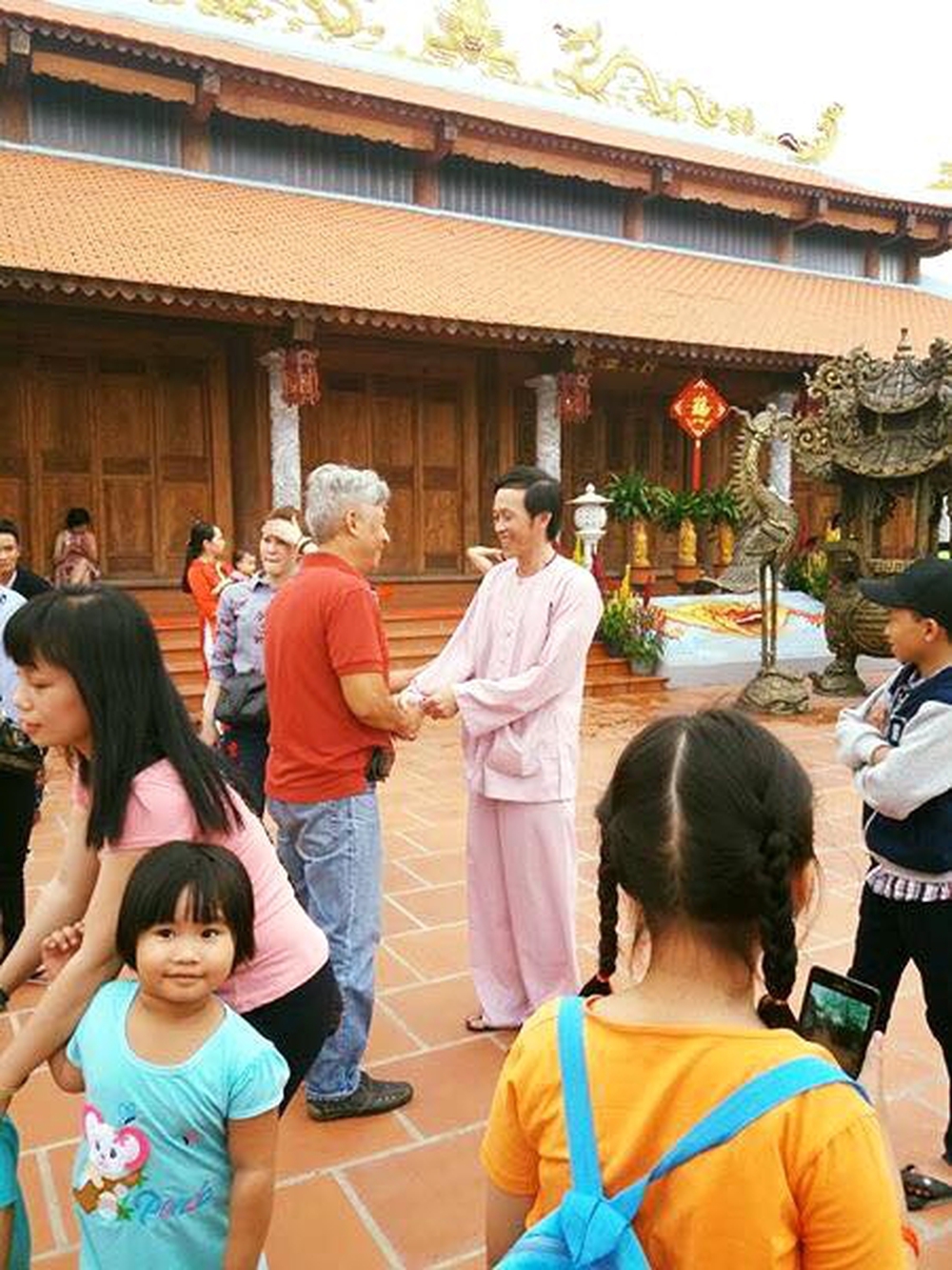 Đền thờ Tổ 100 tỷ của NS Hoài Linh trang hoàng đón Tết thế nào? - Ảnh 12.