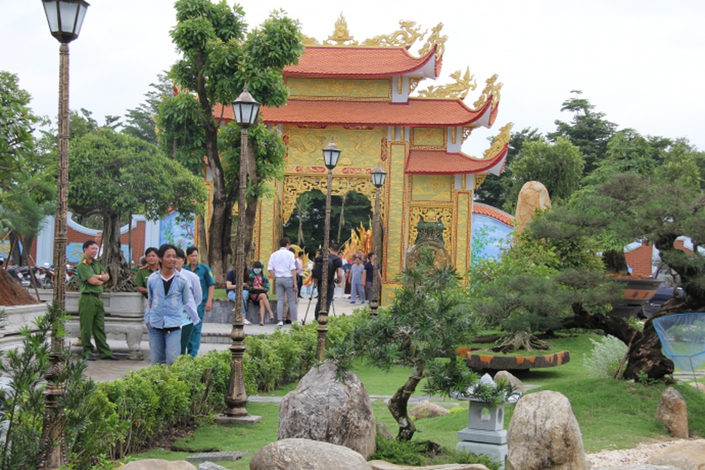 Đền thờ Tổ 100 tỷ của NS Hoài Linh trang hoàng đón Tết thế nào? - Ảnh 11.
