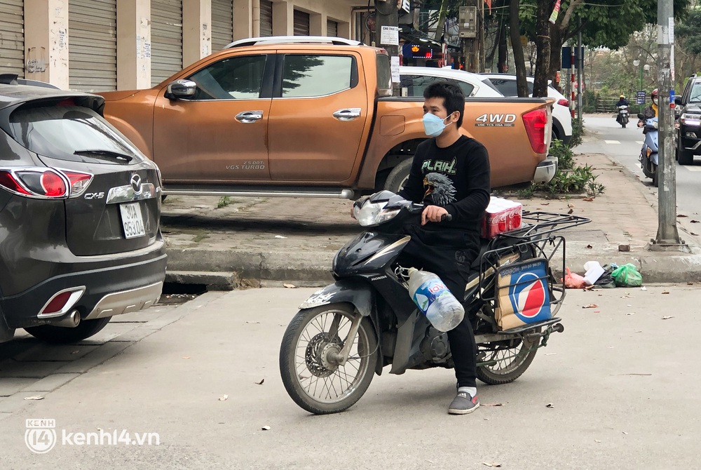 Hà Nội: Nhiều cây xăng hết hàng trước giờ điều chỉnh giá, người dân bức xúc tố chủ cây xăng om hàng - Ảnh 5. Hà Nội: Nhiều cây xăng hết hàng trước giờ điều chỉnh giá, người dân bức xúc tố chủ cây xăng om hàng - Ảnh 5.