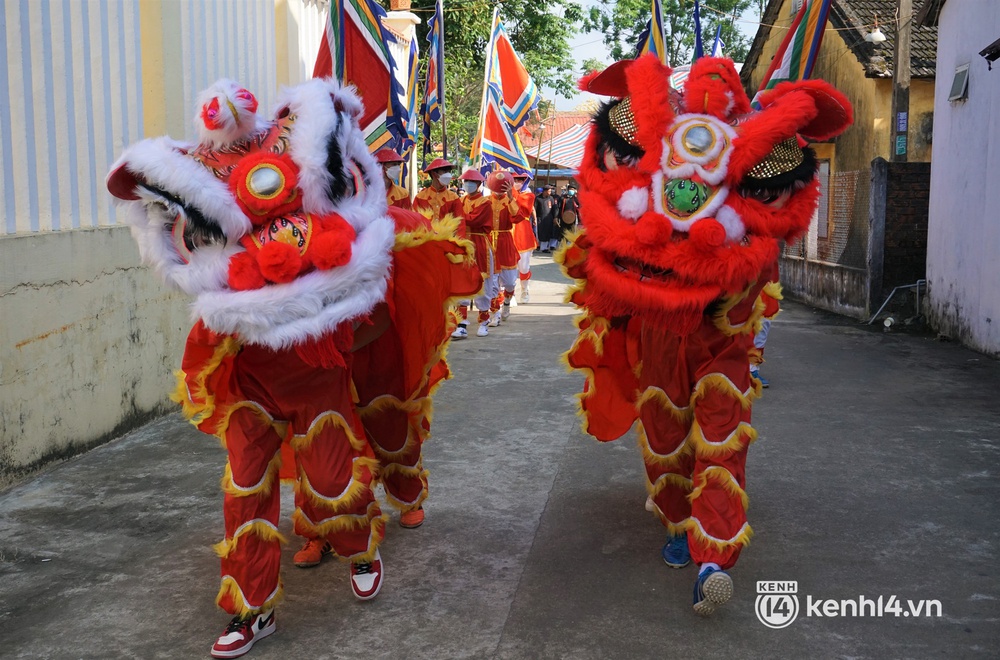 Ảnh: Hàng nghìn người hào hứng dự lễ vía Bà Thu Bồn sau 2 năm vắng bóng vì Covid-19 - Ảnh 3. Ảnh: Hàng nghìn người hào hứng dự lễ vía Bà Thu Bồn sau 2 năm vắng bóng vì Covid-19 - Ảnh 3.
