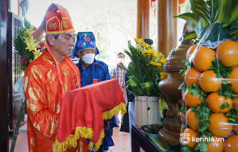 Ảnh: Hàng nghìn người hào hứng dự lễ vía Bà Thu Bồn sau 2 năm vắng bóng vì Covid-19 - Ảnh 9. Ảnh: Hàng nghìn người hào hứng dự lễ vía Bà Thu Bồn sau 2 năm vắng bóng vì Covid-19 - Ảnh 9.