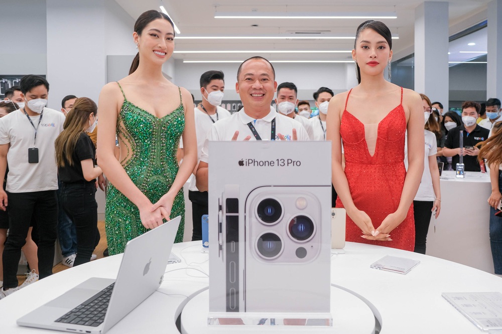 Take a walk around the standard Apple Premium Reseller store with the largest area in Vietnam, fascinated and 