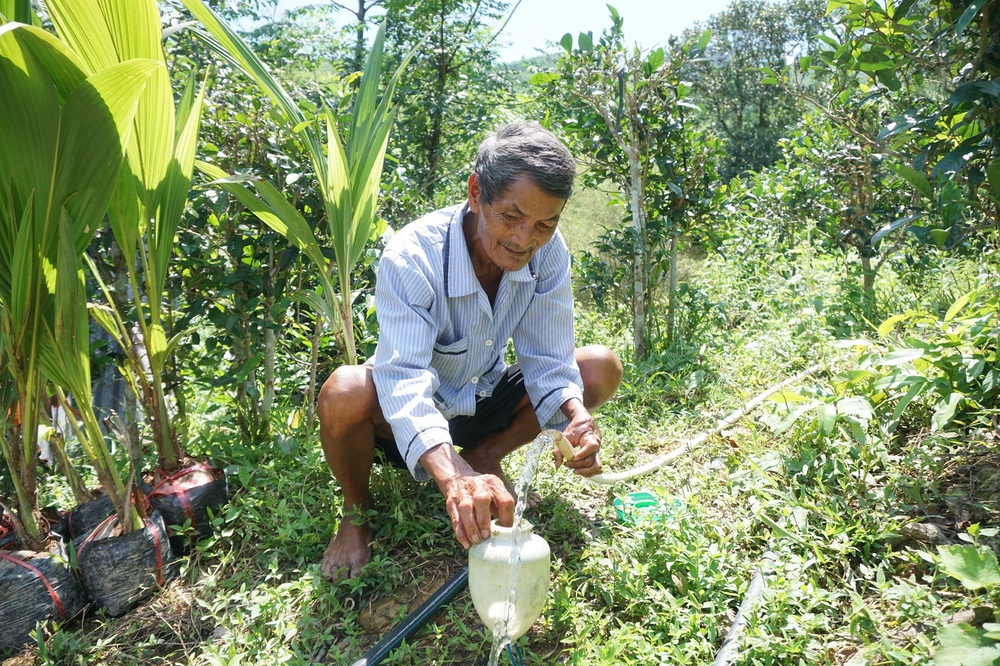 Gặp dị nhân 50 năm không ngủ ở Việt Nam, từng được nhiều đài truyền hình Anh, Mỹ và Thái Lan về tận nhà đưa tin - Ảnh 8.