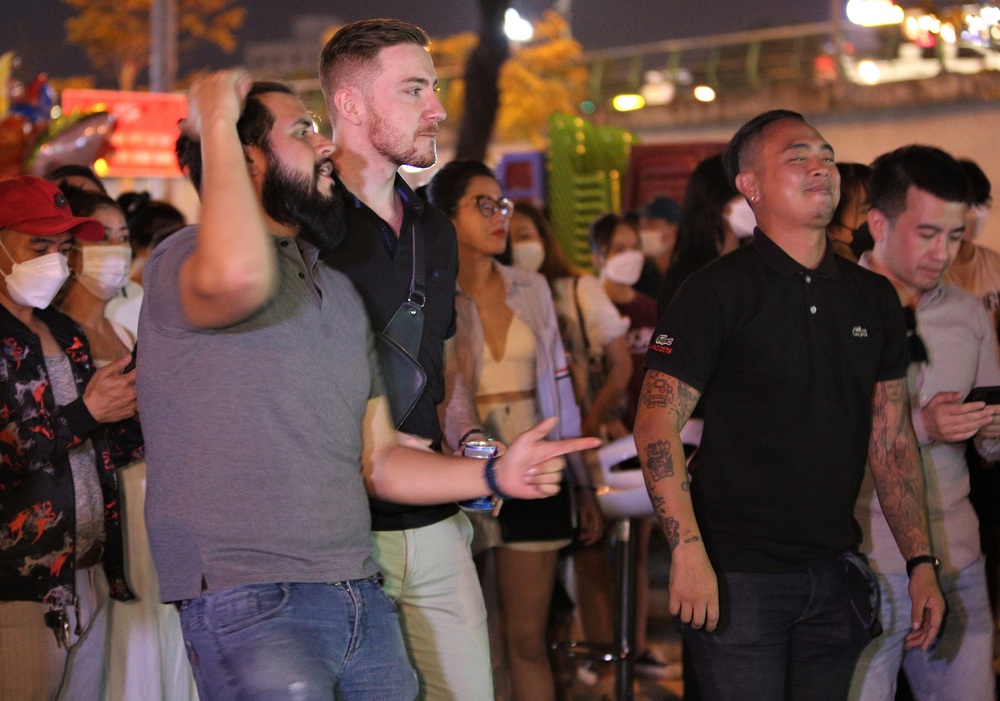 Ảnh: Hàng ngàn du khách hào hứng với đại tiệc âm thanh miễn phí lần đầu diễn ra tại Đà Nẵng - Ảnh 10.