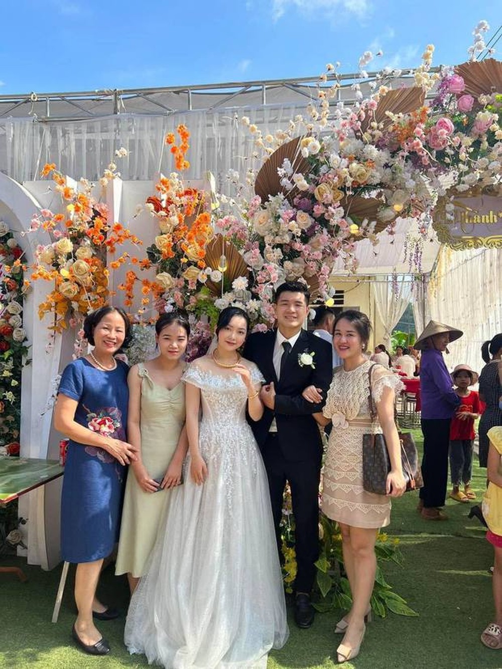 4 năm bên nhau của Hà Đức Chinh và Mai Hà Trang: Từ hẹn hò giấu mặt đến bước ngoặt về quê ra mắt, kết lại bằng đám cưới siêu hoành tráng - Ảnh 20.
