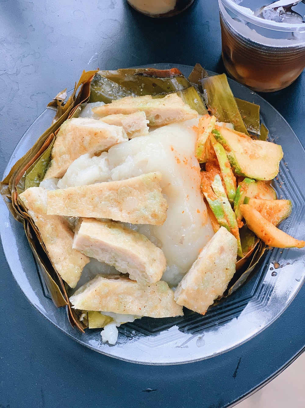Rẽ vào 2 con phố trung tâm có toàn hàng ăn vặt nổi tiếng ở Hà Nội: Đi một vòng thôi là no cả ngày - Ảnh 21.