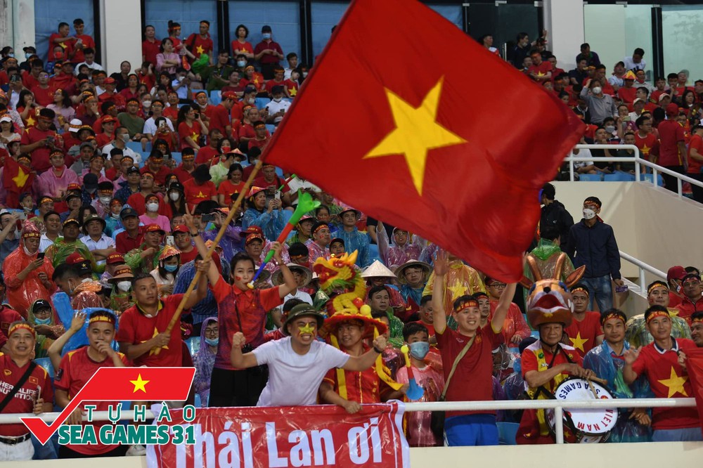 Những khoảnh khắc đầy cảm xúc trong trận chung kết U23 Việt Nam - U23 Thái Lan: Món quà tri ân vô giá tới người hâm mộ và HLV Park Hang-seo - Ảnh 3.