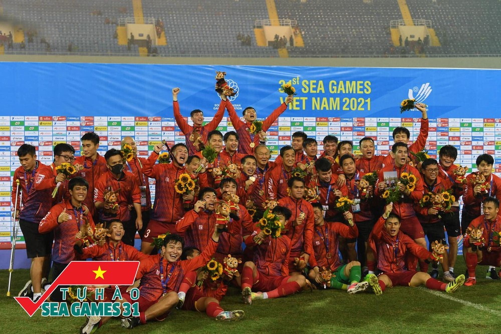 Những khoảnh khắc đầy cảm xúc trong trận chung kết U23 Việt Nam - U23 Thái Lan: Món quà tri ân vô giá tới người hâm mộ và HLV Park Hang-seo - Ảnh 2.