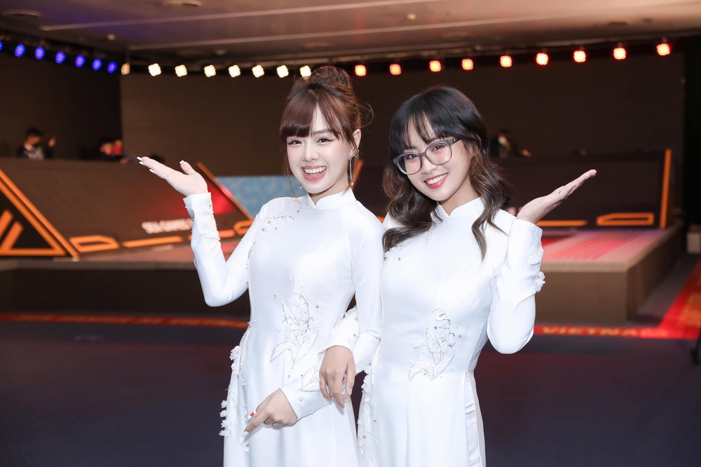 Ngắm nhan sắc vạn người mê của các nữ MC làng game khi diện áo dài trên sân khấu SEA Games 31 - Ảnh 6.