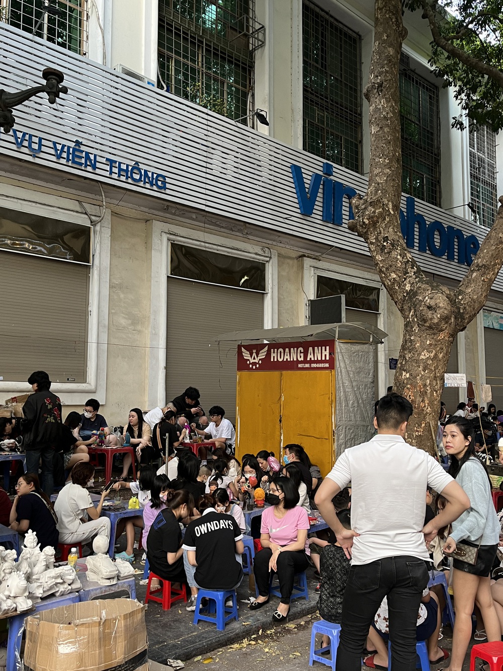 Trò tô tượng của con nít bỗng thành trend ở Hà Nội, người lớn muốn xả stress mà còn áp lực thêm vì quá đông - Ảnh 12.