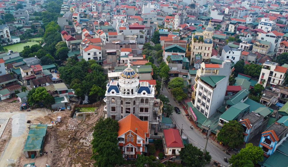 Về ngôi làng giàu có bậc nhất miền Bắc, chớp mắt lại thấy nhiều dinh thự - Ảnh 3. Về ngôi làng giàu có bậc nhất miền Bắc, chớp mắt lại thấy nhiều dinh thự - Ảnh 3.
