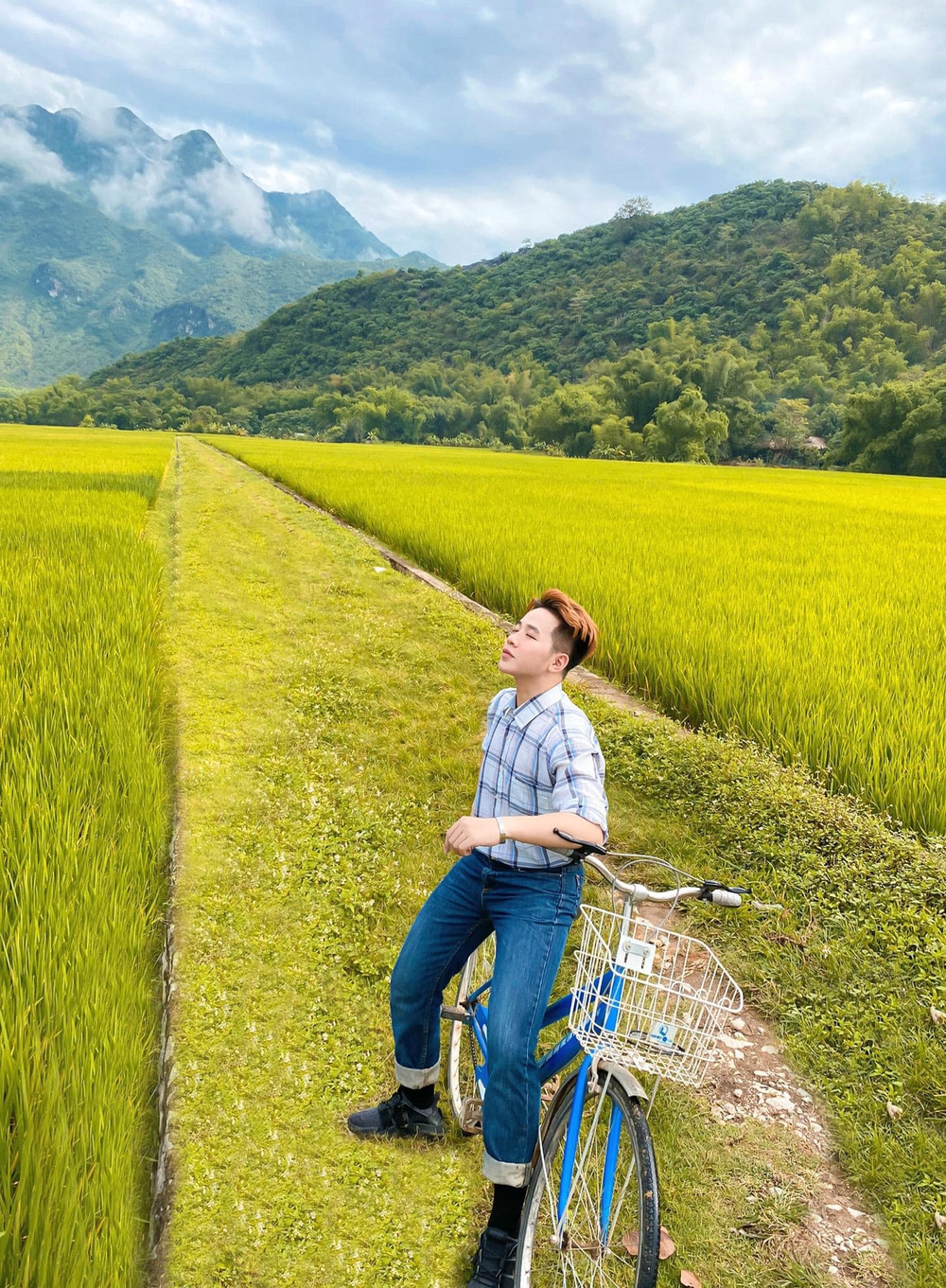 Mai Châu đang là thiên đường lúa chín đầu hạ đẹp nhất nhì vùng Tây Bắc, thu hút rất nhiều bạn trẻ đến chụp ảnh - Ảnh 13.