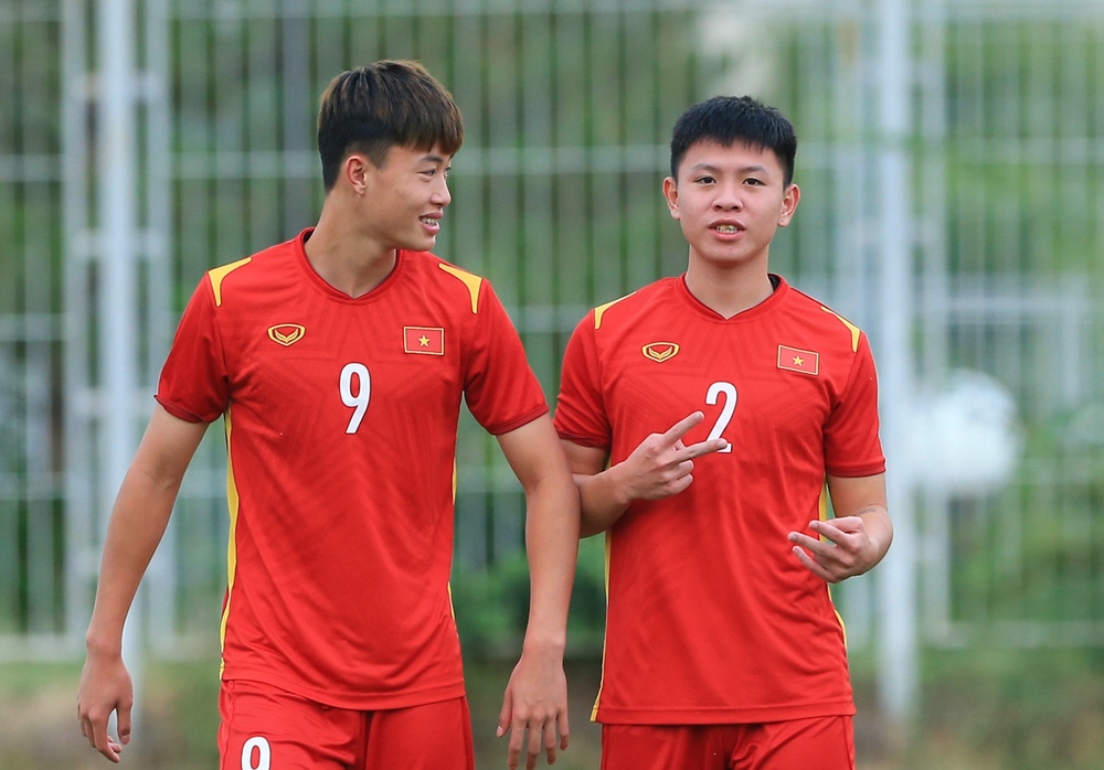 Cầu thủ U23 Việt Nam thay phiên nhau làm thủ môn tạo nên nhiều pha bóng hài hước - Ảnh 10.