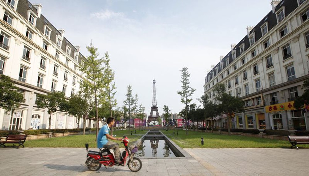 “Paris phiên bản lỗi” bỏ hoang của Trung Quốc: Từ tham vọng về thành phố hoa lệ giữa lòng châu Á tới cảnh ngán ngẩm hiện tại - Ảnh 10.