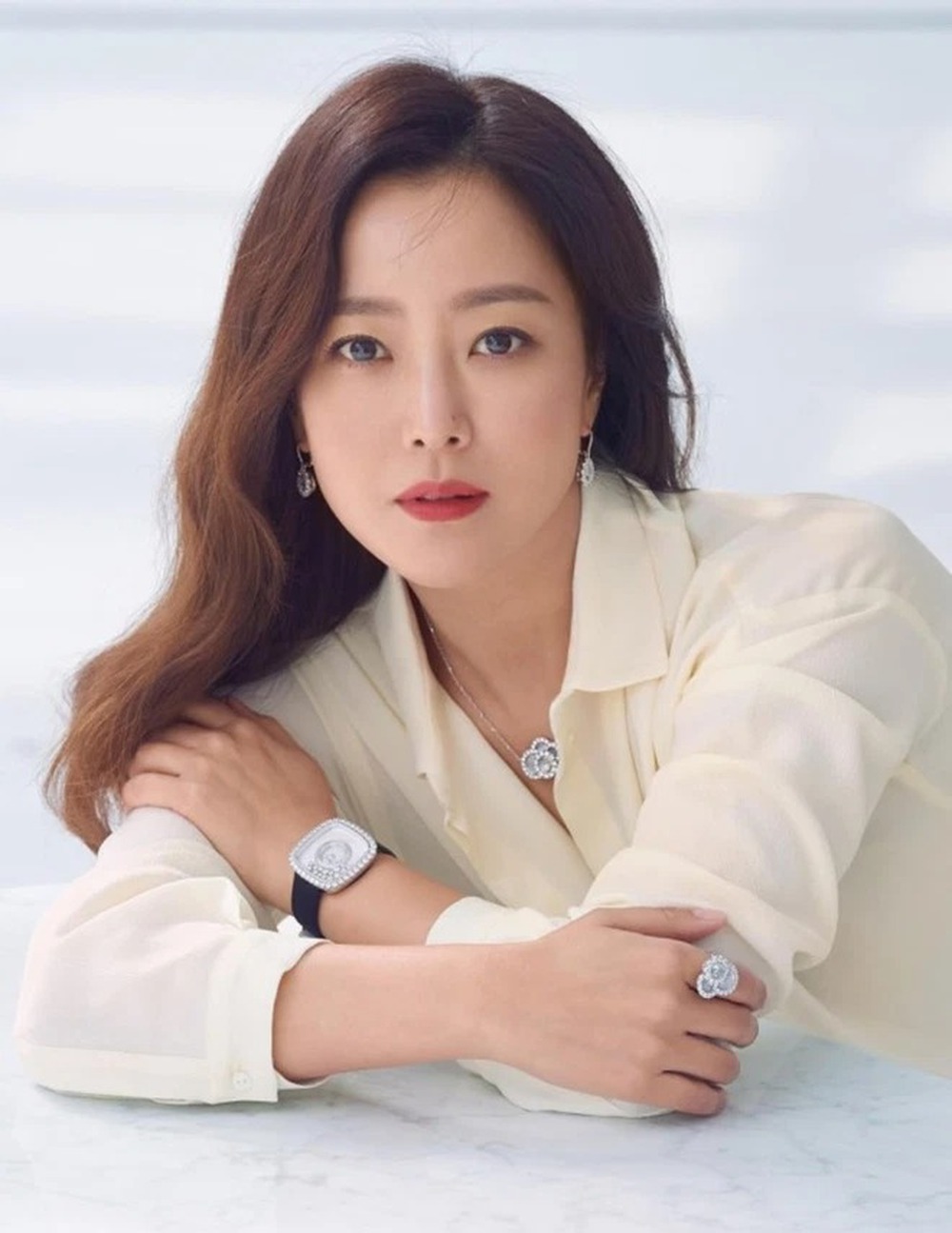 Ngỡ ngàng diện mạo hiện tại của “mỹ nhân tự nhận đẹp hơn Kim Tae Hee” ở họp báo, vẻ đẹp đỉnh cao phai tàn vì lão hoá - Ảnh 8.