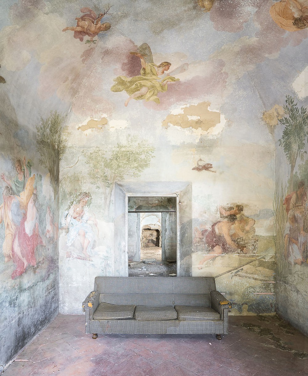 Nhiếp ảnh gia đi khắp nước Ý chụp những căn nhà bỏ hoang, kết quả thu được gây ngỡ ngàng - Ảnh 9.