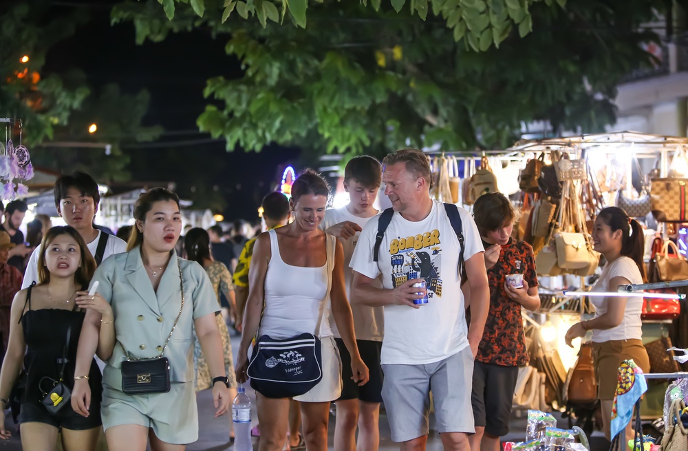 Khách Tây trở lại Hội An sau thời gian dài vắng bóng: Nơi đây vẫn luôn như vậy, rất đẹp và quyến rũ - Ảnh 11. Khách Tây trở lại Hội An sau thời gian dài vắng bóng: Nơi đây vẫn luôn như vậy, rất đẹp và quyến rũ - Ảnh 11.